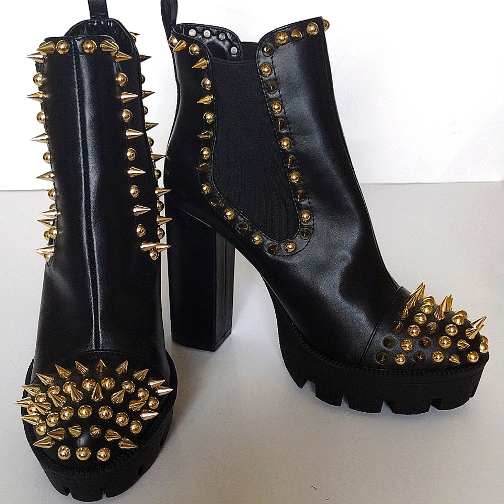 🆕 black with gold color spikes     ankle  boots with high heels size 7